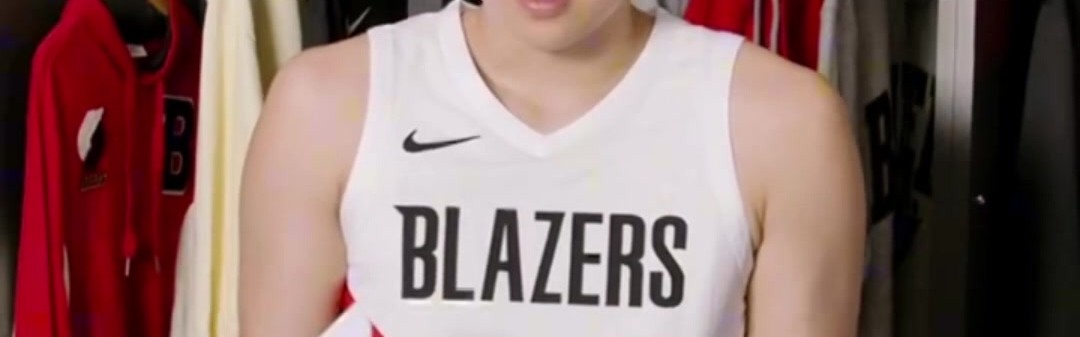 开云体育官网-谁学得最地道&amp;气势最到位？杨瀚森中文课堂：这次学你防不住我